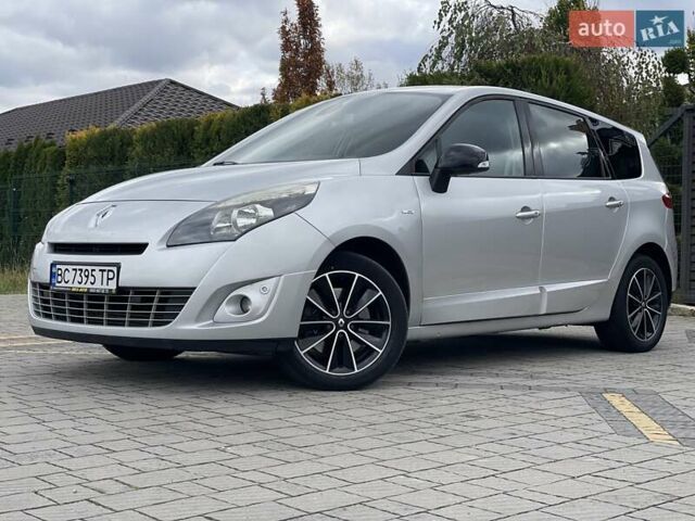 Серый Рено Гранд Сценик, объемом двигателя 2 л и пробегом 249 тыс. км за 8450 $, фото 3 на Automoto.ua