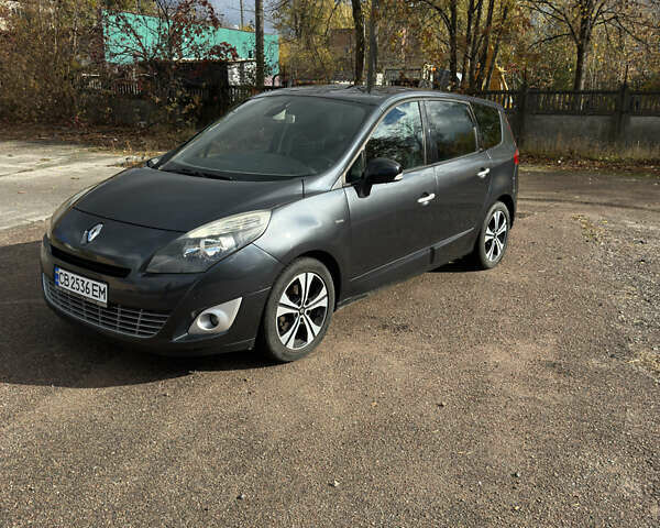 Рено Гранд Сценик 2011 в Чернигове на Automoto.ua Серый Рено Гранд Сценик, объемом двигателя 1.46 л и пробегом 300 тыс. км за 7600 $, фото 1 на Automoto.ua