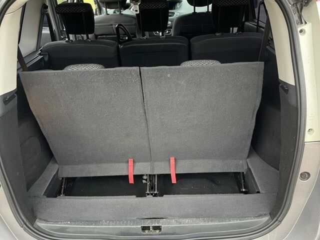 Серый Рено Гранд Сценик, объемом двигателя 1.5 л и пробегом 277 тыс. км за 6900 $, фото 6 на Automoto.ua