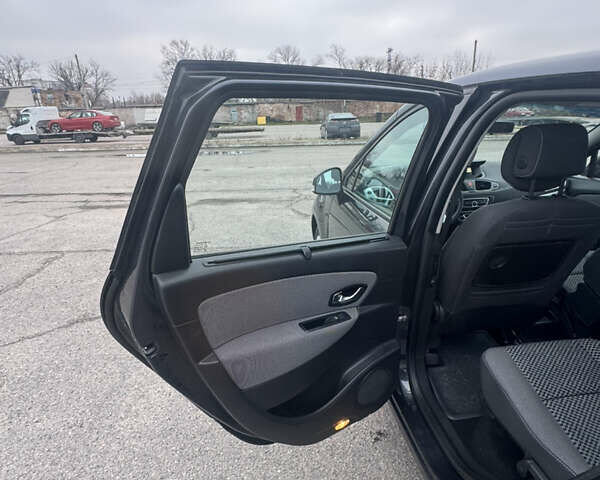 Сірий Рено Гранд Сценік, об'ємом двигуна 1.6 л та пробігом 219 тис. км за 9000 $, фото 45 на Automoto.ua