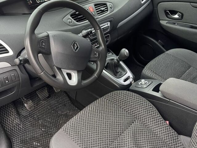 Серый Рено Гранд Сценик, объемом двигателя 1.5 л и пробегом 277 тыс. км за 6900 $, фото 3 на Automoto.ua