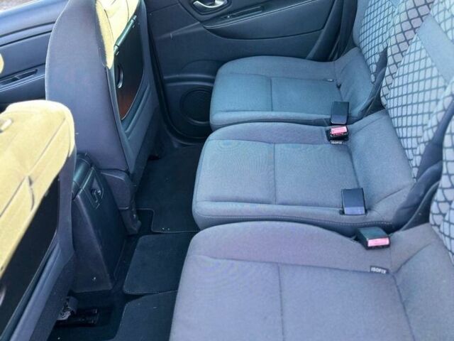 Серый Рено Гранд Сценик, объемом двигателя 1.5 л и пробегом 240 тыс. км за 7500 $, фото 16 на Automoto.ua