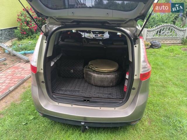 Серый Рено Гранд Сценик, объемом двигателя 1.6 л и пробегом 240 тыс. км за 7500 $, фото 4 на Automoto.ua