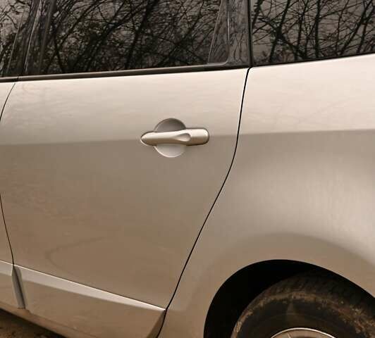 Серый Рено Гранд Сценик, объемом двигателя 1.6 л и пробегом 335 тыс. км за 7400 $, фото 7 на Automoto.ua