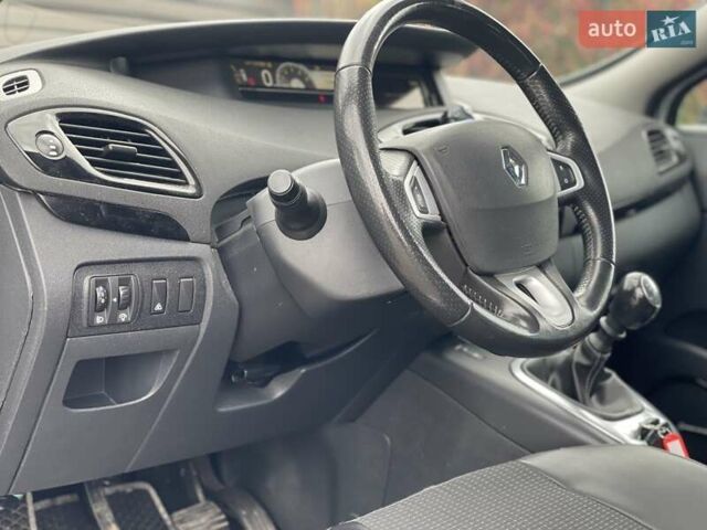 Серый Рено Гранд Сценик, объемом двигателя 2 л и пробегом 249 тыс. км за 8450 $, фото 24 на Automoto.ua