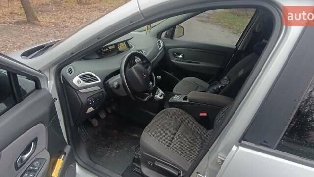 Серый Рено Гранд Сценик, объемом двигателя 1.5 л и пробегом 240 тыс. км за 7600 $, фото 13 на Automoto.ua