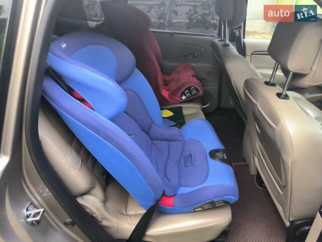 Серый Рено Гранд Сценик, объемом двигателя 1.6 л и пробегом 240 тыс. км за 7500 $, фото 8 на Automoto.ua