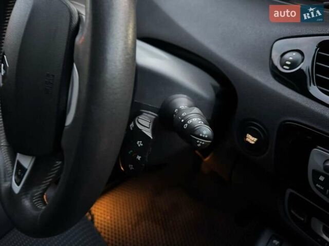 Серый Рено Гранд Сценик, объемом двигателя 1.46 л и пробегом 318 тыс. км за 7800 $, фото 25 на Automoto.ua