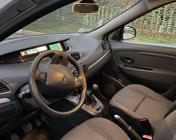 Серый Рено Гранд Сценик, объемом двигателя 1.46 л и пробегом 284 тыс. км за 5950 $, фото 25 на Automoto.ua