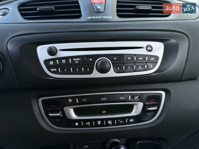 Серый Рено Гранд Сценик, объемом двигателя 1.6 л и пробегом 305 тыс. км за 6900 $, фото 13 на Automoto.ua