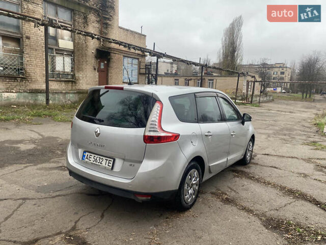 Сірий Рено Гранд Сценік, об'ємом двигуна 1.87 л та пробігом 220 тис. км за 8000 $, фото 4 на Automoto.ua
