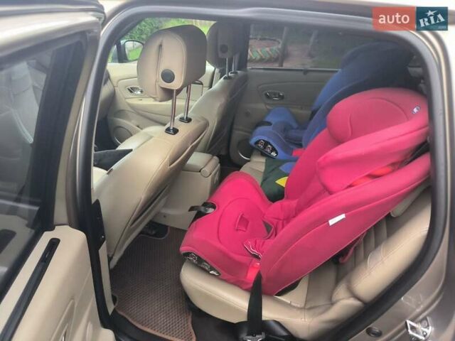 Серый Рено Гранд Сценик, объемом двигателя 1.6 л и пробегом 240 тыс. км за 7500 $, фото 7 на Automoto.ua