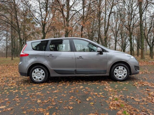 Серый Рено Гранд Сценик, объемом двигателя 1.5 л и пробегом 261 тыс. км за 5999 $, фото 6 на Automoto.ua