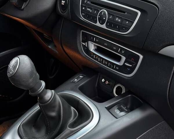 Сірий Рено Гранд Сценік, об'ємом двигуна 1.6 л та пробігом 218 тис. км за 7650 $, фото 22 на Automoto.ua