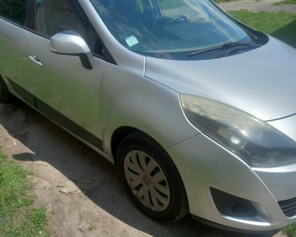 Серый Рено Гранд Сценик, объемом двигателя 1.5 л и пробегом 307 тыс. км за 7300 $, фото 3 на Automoto.ua