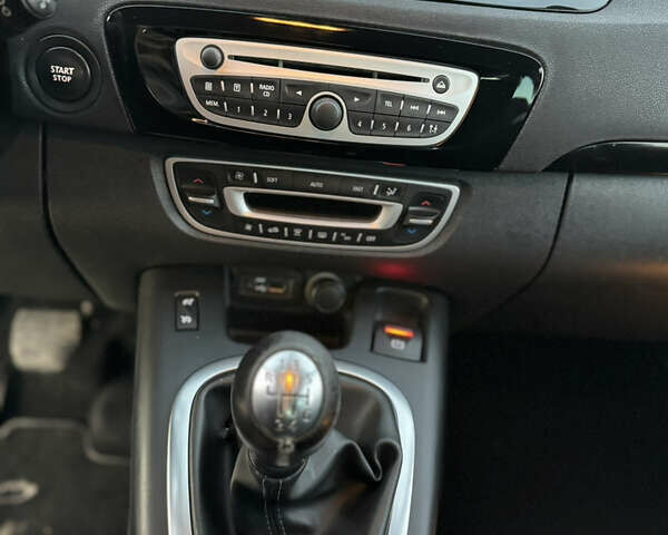 Серый Рено Гранд Сценик, объемом двигателя 1.6 л и пробегом 265 тыс. км за 7999 $, фото 14 на Automoto.ua