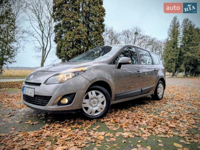 Серый Рено Гранд Сценик, объемом двигателя 1.5 л и пробегом 261 тыс. км за 5999 $, фото 4 на Automoto.ua