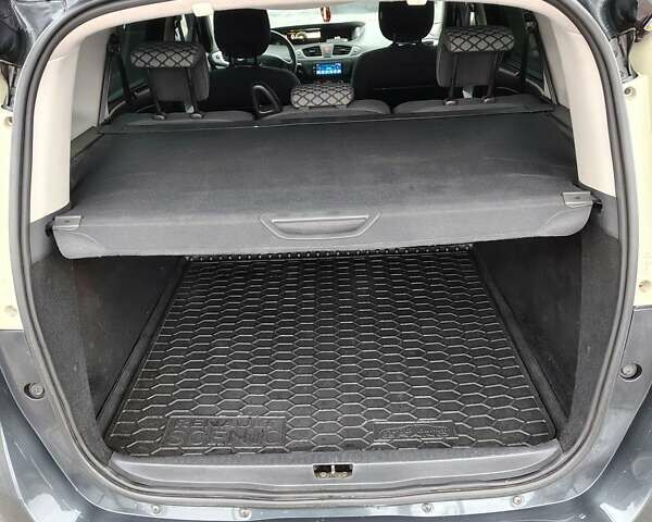 Серый Рено Гранд Сценик, объемом двигателя 1.5 л и пробегом 292 тыс. км за 6700 $, фото 28 на Automoto.ua