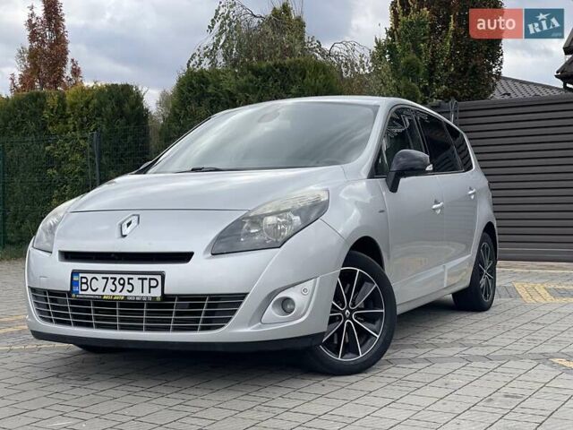Серый Рено Гранд Сценик, объемом двигателя 2 л и пробегом 249 тыс. км за 8450 $, фото 1 на Automoto.ua