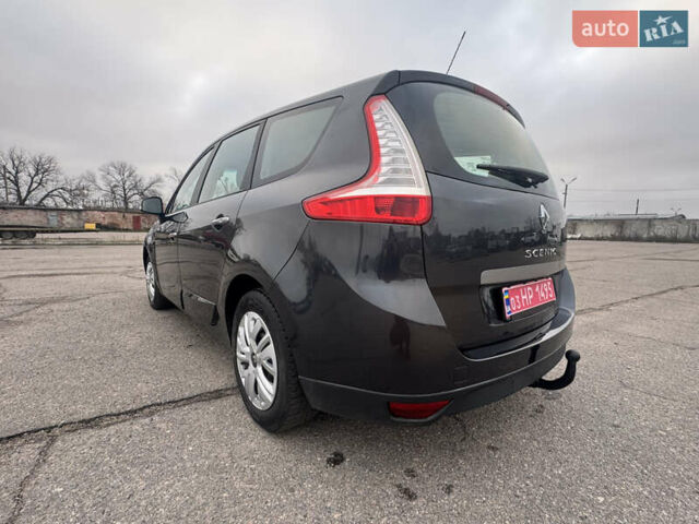 Сірий Рено Гранд Сценік, об'ємом двигуна 1.6 л та пробігом 219 тис. км за 9000 $, фото 23 на Automoto.ua