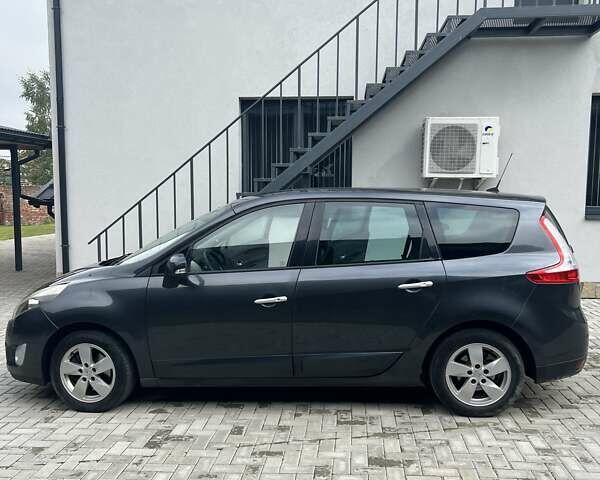 Сірий Рено Гранд Сценік, об'ємом двигуна 1.6 л та пробігом 242 тис. км за 8000 $, фото 2 на Automoto.ua