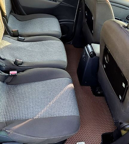 Серый Рено Гранд Сценик, объемом двигателя 1.5 л и пробегом 300 тыс. км за 7000 $, фото 8 на Automoto.ua