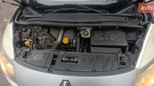 Серый Рено Гранд Сценик, объемом двигателя 1.5 л и пробегом 240 тыс. км за 7600 $, фото 15 на Automoto.ua