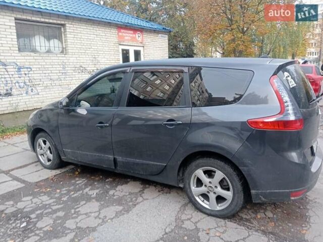 Серый Рено Гранд Сценик, объемом двигателя 1.46 л и пробегом 318 тыс. км за 7200 $, фото 8 на Automoto.ua