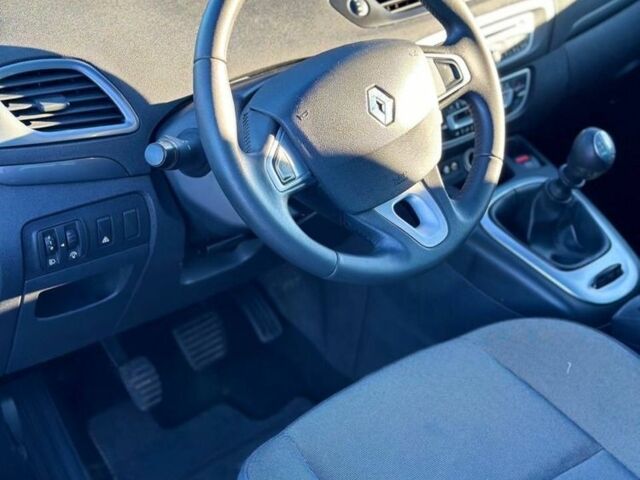 Серый Рено Гранд Сценик, объемом двигателя 1.5 л и пробегом 240 тыс. км за 7500 $, фото 13 на Automoto.ua