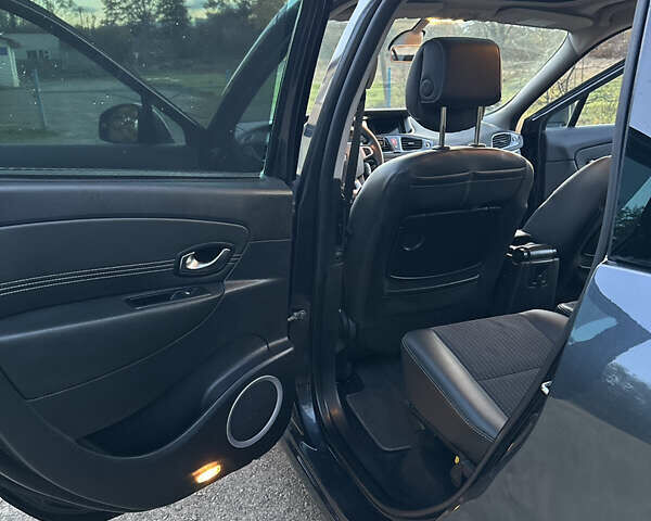 Серый Рено Гранд Сценик, объемом двигателя 1.5 л и пробегом 305 тыс. км за 7200 $, фото 23 на Automoto.ua