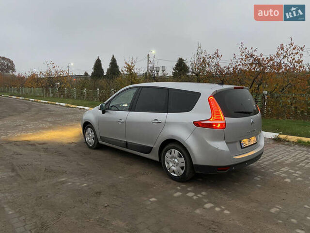 Серый Рено Гранд Сценик, объемом двигателя 1.46 л и пробегом 284 тыс. км за 5950 $, фото 2 на Automoto.ua