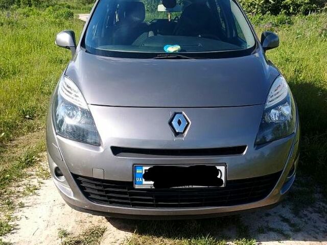Серый Рено Гранд Сценик, объемом двигателя 1.5 л и пробегом 282 тыс. км за 6300 $, фото 1 на Automoto.ua