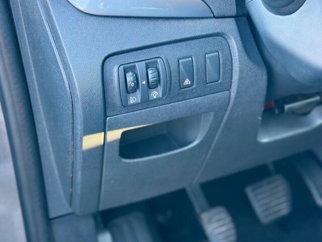 Серый Рено Гранд Сценик, объемом двигателя 1.5 л и пробегом 240 тыс. км за 7500 $, фото 10 на Automoto.ua