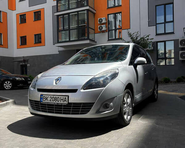 Серый Рено Гранд Сценик, объемом двигателя 1.6 л и пробегом 160 тыс. км за 7800 $, фото 1 на Automoto.ua