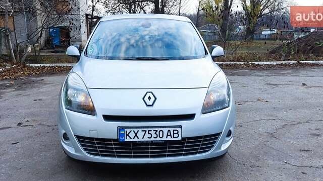 Серый Рено Гранд Сценик, объемом двигателя 1.6 л и пробегом 310 тыс. км за 7300 $, фото 7 на Automoto.ua