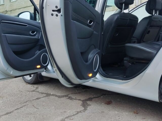 Серый Рено Гранд Сценик, объемом двигателя 1.6 л и пробегом 310 тыс. км за 7300 $, фото 12 на Automoto.ua