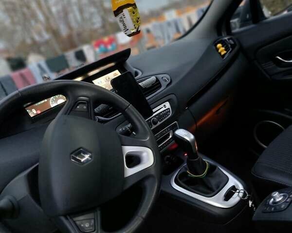 Серый Рено Гранд Сценик, объемом двигателя 1.5 л и пробегом 218 тыс. км за 7650 $, фото 5 на Automoto.ua