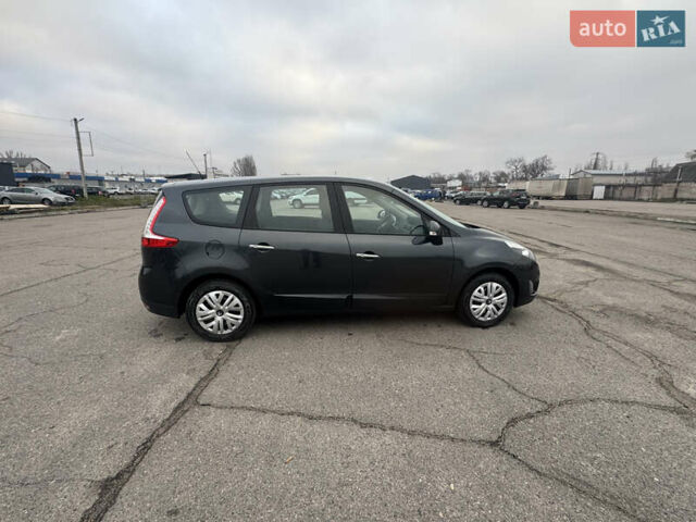 Сірий Рено Гранд Сценік, об'ємом двигуна 1.6 л та пробігом 219 тис. км за 9000 $, фото 10 на Automoto.ua