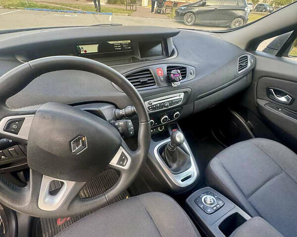 Сірий Рено Гранд Сценік, об'ємом двигуна 1.5 л та пробігом 190 тис. км за 8300 $, фото 9 на Automoto.ua