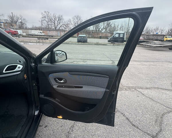 Сірий Рено Гранд Сценік, об'ємом двигуна 1.6 л та пробігом 219 тис. км за 9000 $, фото 39 на Automoto.ua