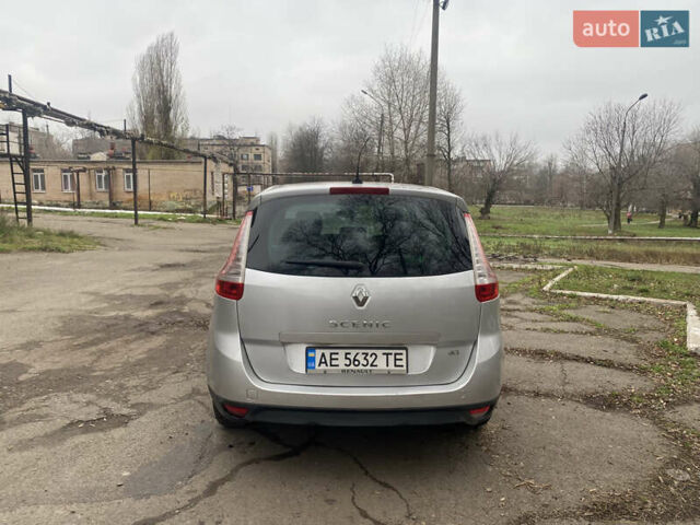 Сірий Рено Гранд Сценік, об'ємом двигуна 1.87 л та пробігом 220 тис. км за 8000 $, фото 9 на Automoto.ua
