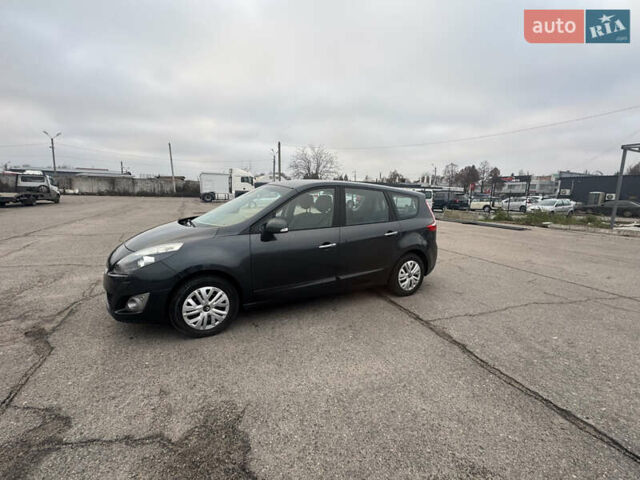 Сірий Рено Гранд Сценік, об'ємом двигуна 1.6 л та пробігом 219 тис. км за 9000 $, фото 1 на Automoto.ua