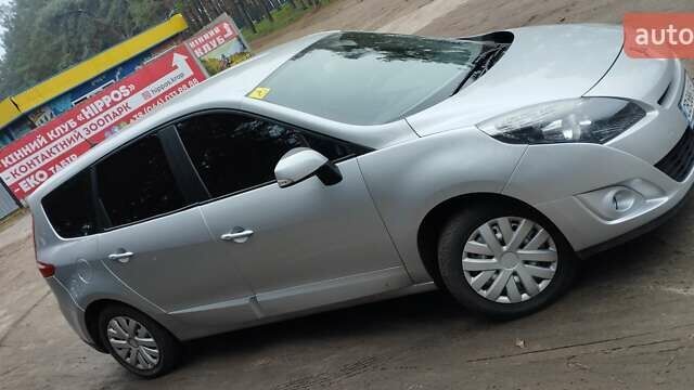 Сірий Рено Гранд Сценік, об'ємом двигуна 2 л та пробігом 329 тис. км за 7350 $, фото 8 на Automoto.ua