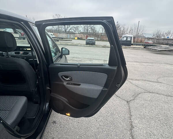 Сірий Рено Гранд Сценік, об'ємом двигуна 1.6 л та пробігом 219 тис. км за 9000 $, фото 42 на Automoto.ua