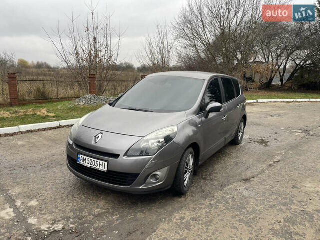 Серый Рено Гранд Сценик, объемом двигателя 1.46 л и пробегом 277 тыс. км за 6900 $, фото 2 на Automoto.ua