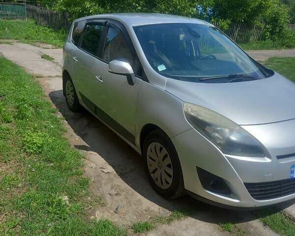 Серый Рено Гранд Сценик, объемом двигателя 1.5 л и пробегом 307 тыс. км за 7300 $, фото 6 на Automoto.ua