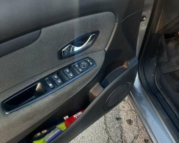 Сірий Рено Гранд Сценік, об'ємом двигуна 1.46 л та пробігом 310 тис. км за 7000 $, фото 9 на Automoto.ua