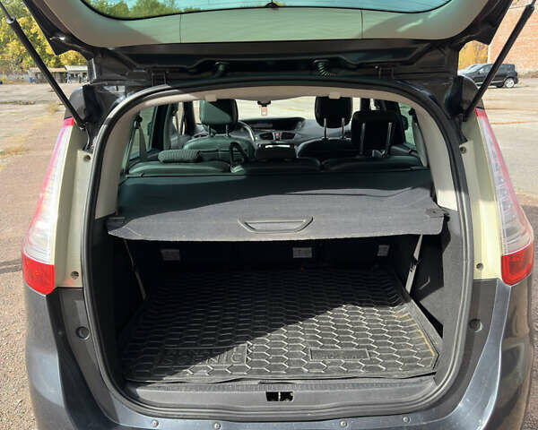 Рено Гранд Сценик 2011 в Чернигове на Automoto.ua Серый Рено Гранд Сценик, объемом двигателя 1.46 л и пробегом 300 тыс. км за 7600 $, фото 10 на Automoto.ua