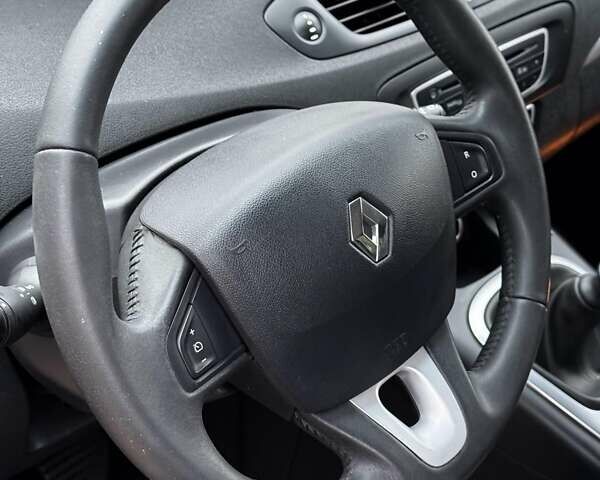 Сірий Рено Гранд Сценік, об'ємом двигуна 1.6 л та пробігом 218 тис. км за 7650 $, фото 21 на Automoto.ua
