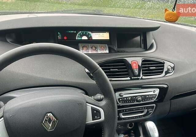 Серый Рено Гранд Сценик, объемом двигателя 1.5 л и пробегом 250 тыс. км за 8000 $, фото 3 на Automoto.ua